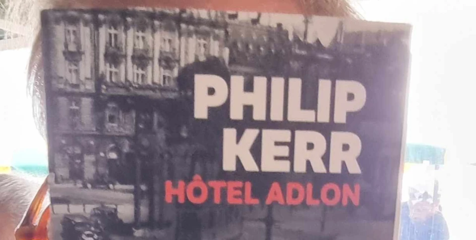 Couverture du livre "Hôtel Adlon"