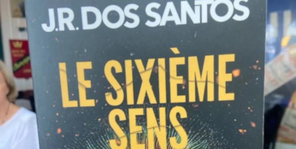 Couverture du livre "Le sixième sens"